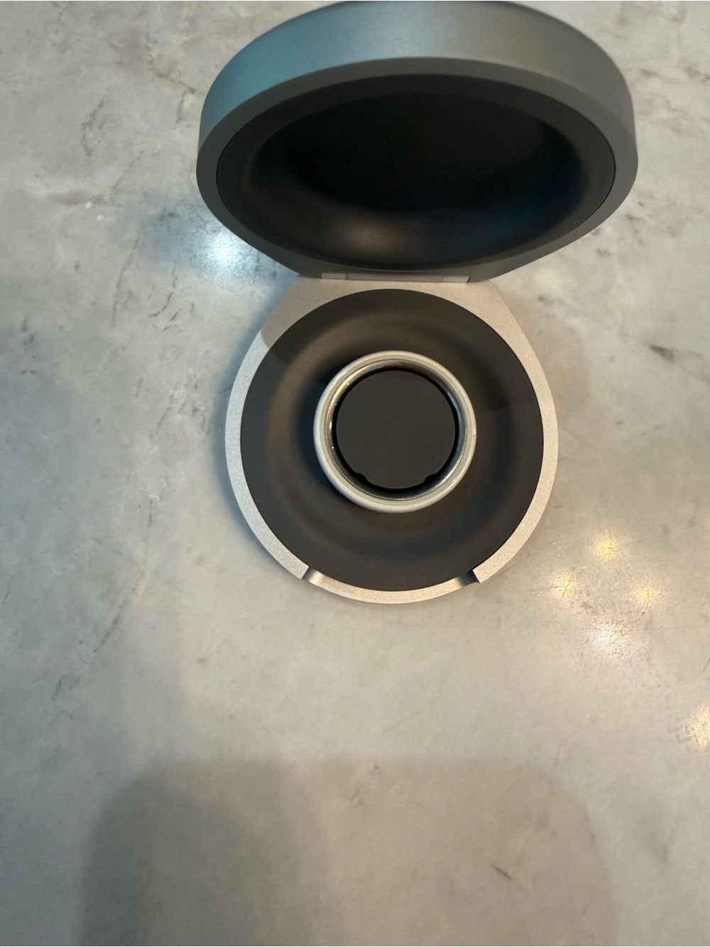Oura ring 4 Size 9 portable charging case NEW Never used! - Picture 4 of 4